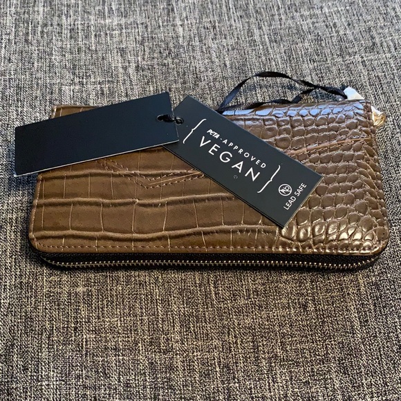 Wristlet - Picture 1 of 4